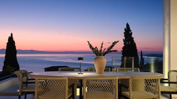 Luxury-Villa, Meerblick | Speisen im Freien