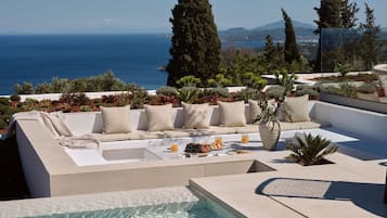 Luxury Villa, Sea View | Pool