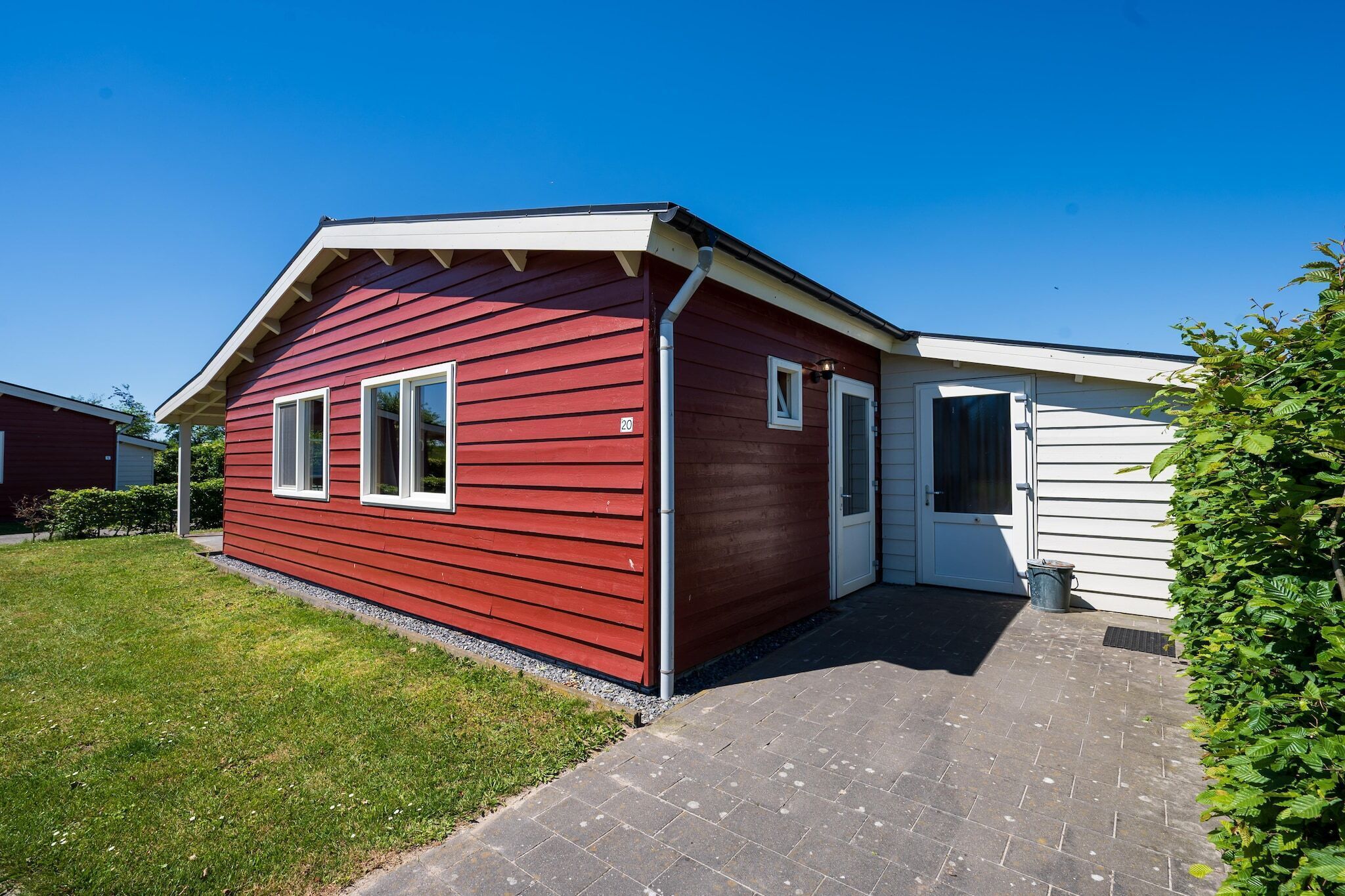 Außenseite Ferienhaus [Sommer]
