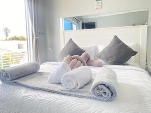 Iron/ironing board, bed sheets