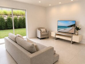 TV - No. 17 4B Pimpama Home (Pimpama)
