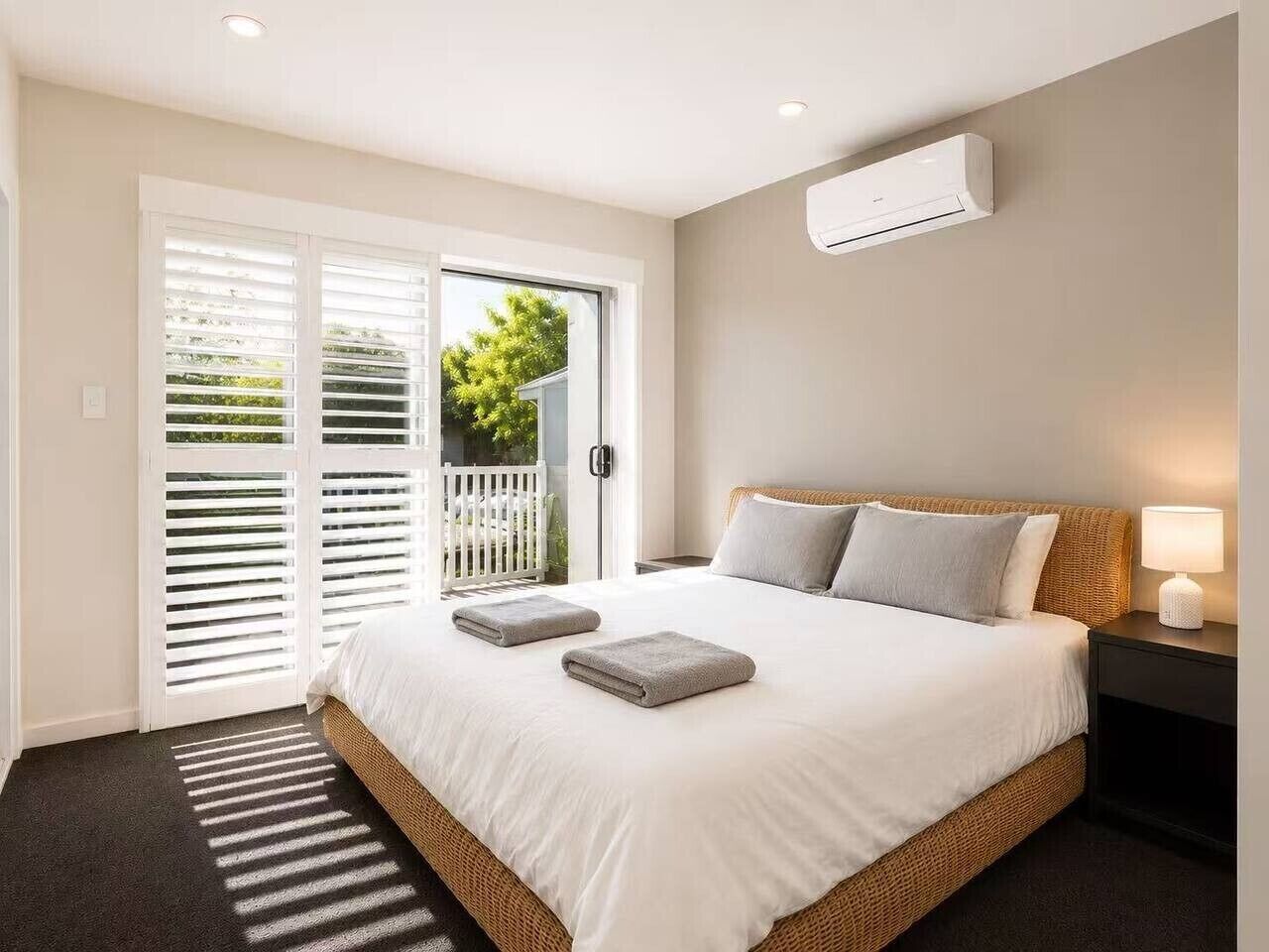 WiFi, bed sheets