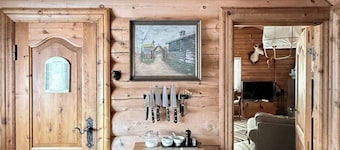 Log cabin with Ruten view by ski trail