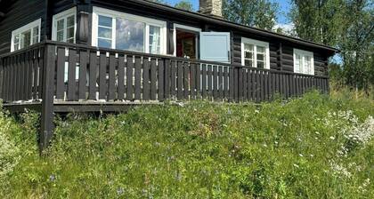 Log cabin with Ruten view by ski trail