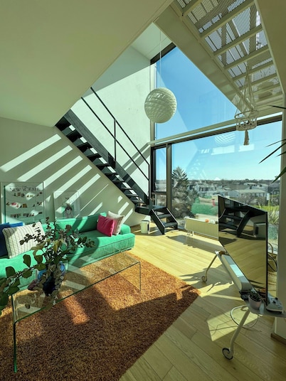 Architect designed home between city and nature