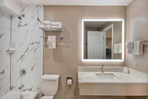 Bathroom - 2 Full Beds | Non-Smoking, Kitchen (Eureka)