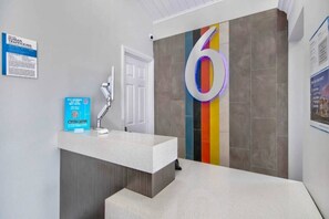 Spa - 2 Full Beds | Non-Smoking, Kitchen (Eureka)