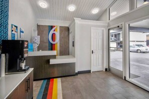 Lobby - 2 Full Beds | Non-Smoking, Kitchen (Eureka)