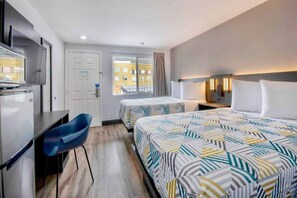 Room - 2 Full Beds | Non-Smoking, Kitchen (Eureka)