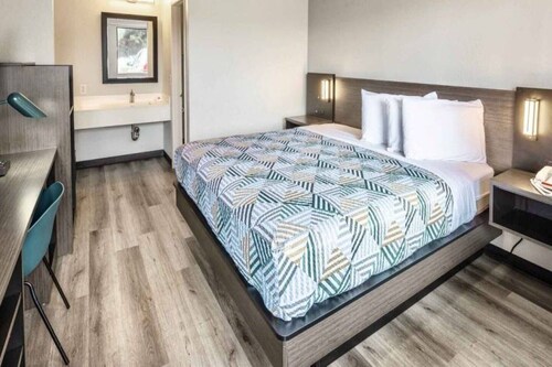 Cozy 1King Bed|Free Wifi&Parking