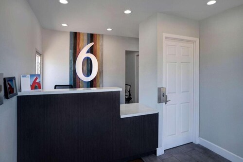 1 Queen Bed | ADA/RI Shower/Micfridge