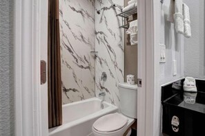 Shower - 1 Queen Bed | Non-Smoking, Micfridge (Eureka)