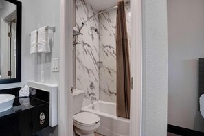 Bathroom - 2 Full Beds | Non-Smoking, Micfridge (Eureka)