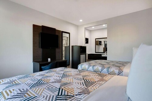 2 Full Beds | Non-Smoking, Micfridge