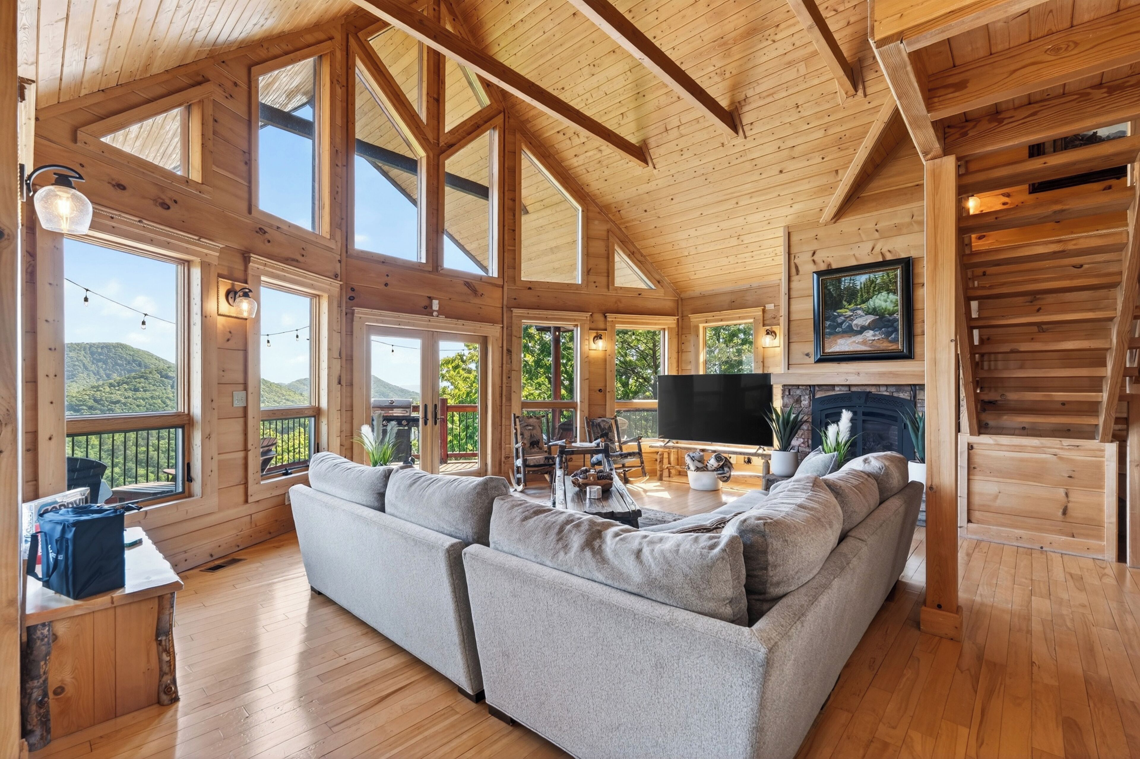 A stunning first impression featuring soaring vaulted ceilings and floor-to-ceiling windows that bring the mountains inside.