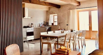 Flat next to viticulture on Storsudret near sea