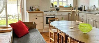 Traditionelt gårdshus ved Dämba-søen på Fårö
