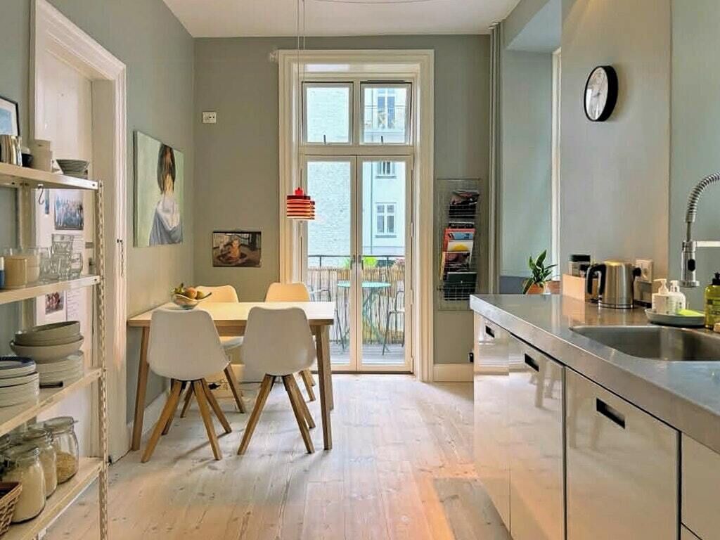 Four, lave-vaisselle, cafetière/bouilloire