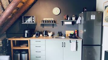 Fridge, microwave, coffee/tea maker, toaster