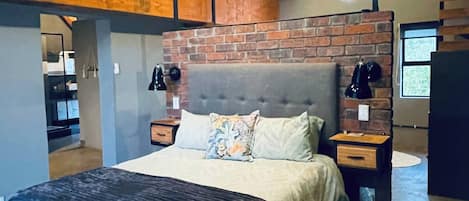 Iron/ironing board, Internet, bed sheets