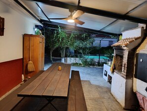 Outdoor dining - My Grandmother’s House in Toledo (Cedillo del Condado)