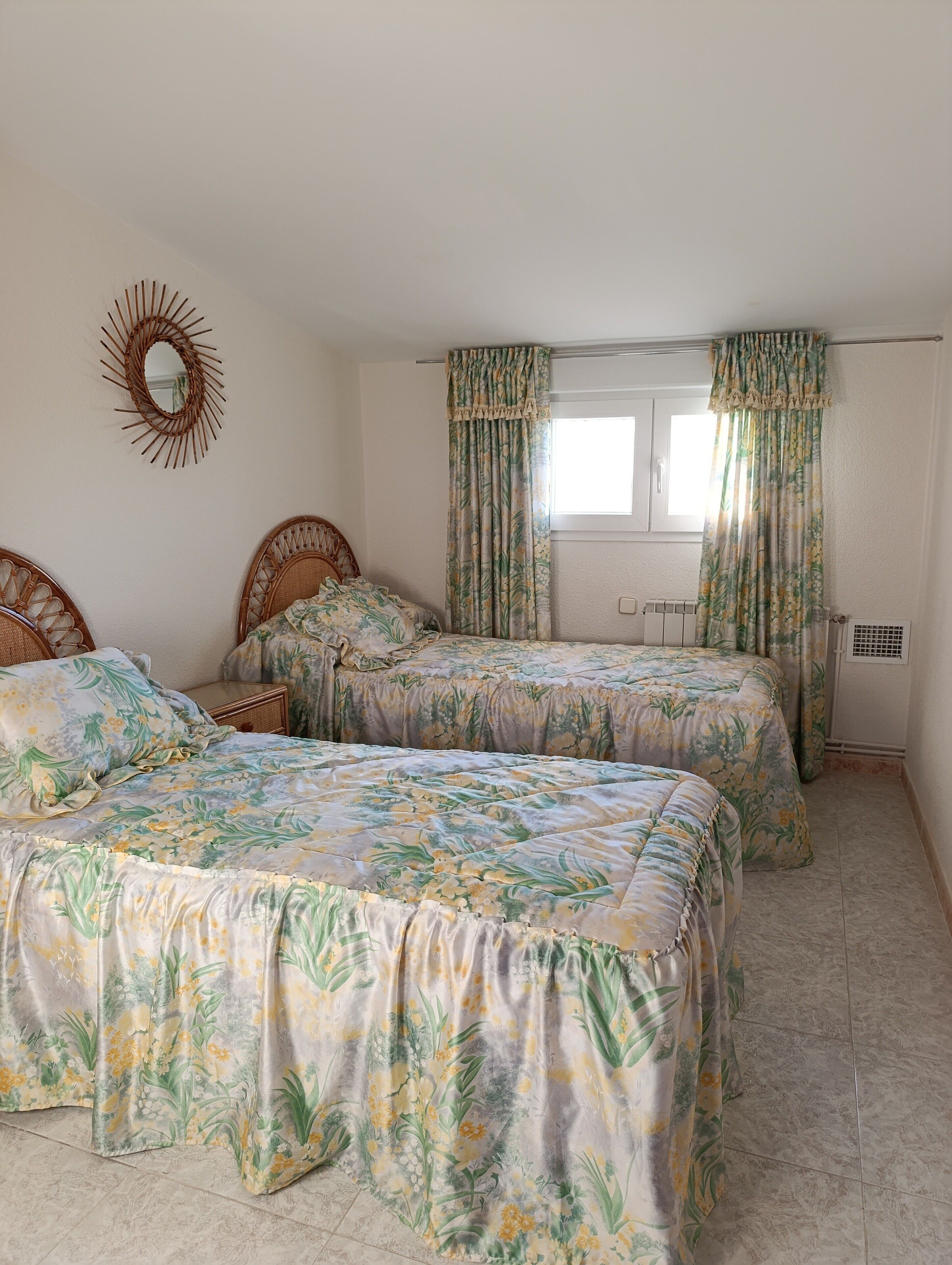 Iron/ironing board, WiFi, bed sheets
