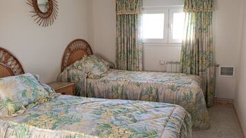 Iron/ironing board, WiFi, bed sheets