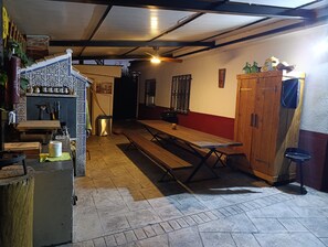 Outdoor dining - My Grandmother’s House in Toledo (Cedillo del Condado)