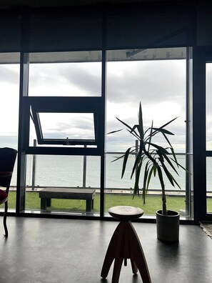 Interior - Spacious artist studio on the ocean front, (Reykjavík)