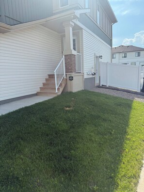 Exterior - Serene and Stylish House Rental in Brighton, Saskatoon (Saskatoon)