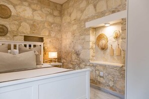 Iron/ironing board, WiFi, bed sheets - Old Luxury Stone House Armou (Armou)