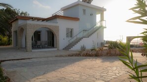 Unclassified image, 3 of 29, button - 4 Bedroom Villa at the Sea (Peyia)