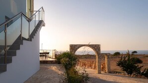 Unclassified image, 4 of 29, button - 4 Bedroom Villa at the Sea (Peyia)