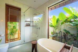 Villa | Badeværelse | Gratis toiletartikler, hårtørrer, håndklæder, Sæbe