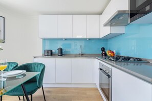 Apartamento urbano, 1 cama de casal e sofá-cama, para não fumantes, vista para a cidade | Cozinha privada | Máquina de café expresso, cafeteira/chaleira, chaleira elétrica