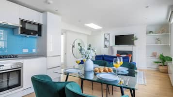 City Apartment, 1 Double Bed with Sofa bed, Non Smoking, City View | Private kitchen | Espresso maker, coffee/tea maker, electric kettle, highchair