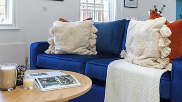 City Apartment, 1 Double Bed with Sofa bed, Non Smoking, City View | Living area | 40-inch Smart TV with satellite channels