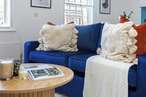 City Apartment, 1 Double Bed with Sofa bed, Non Smoking, City View | Living area | 40-inch Smart TV with satellite channels - Stylish Soho 1BR Central (London)