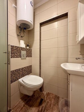Bathroom - Cozy Triple Room With Shared Pool (Lastva Grbaljska)