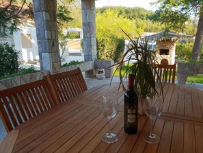 Outdoor dining - Cozy Triple Room With Shared Pool (Lastva Grbaljska)