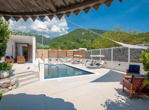 Pool - Cozy Triple Room With Shared Pool (Lastva Grbaljska)