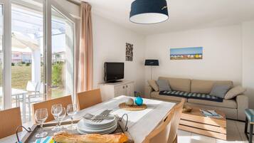 Smart-tv en een tafeltennistafel