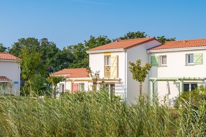 Exterior - Country-Coastal Retreat in the Vendée (Talmont-Saint-Hilaire)