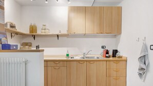 茶具/咖啡用具、冰箱、电热水壶、烤面包机