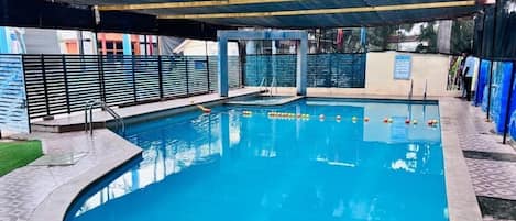 10 outdoor pools
