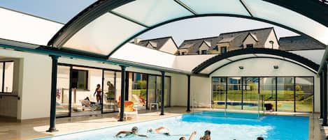 Piscine intérieure