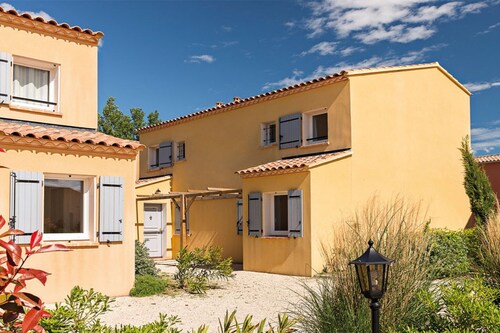 Provençal Cottage for 4 with Pool