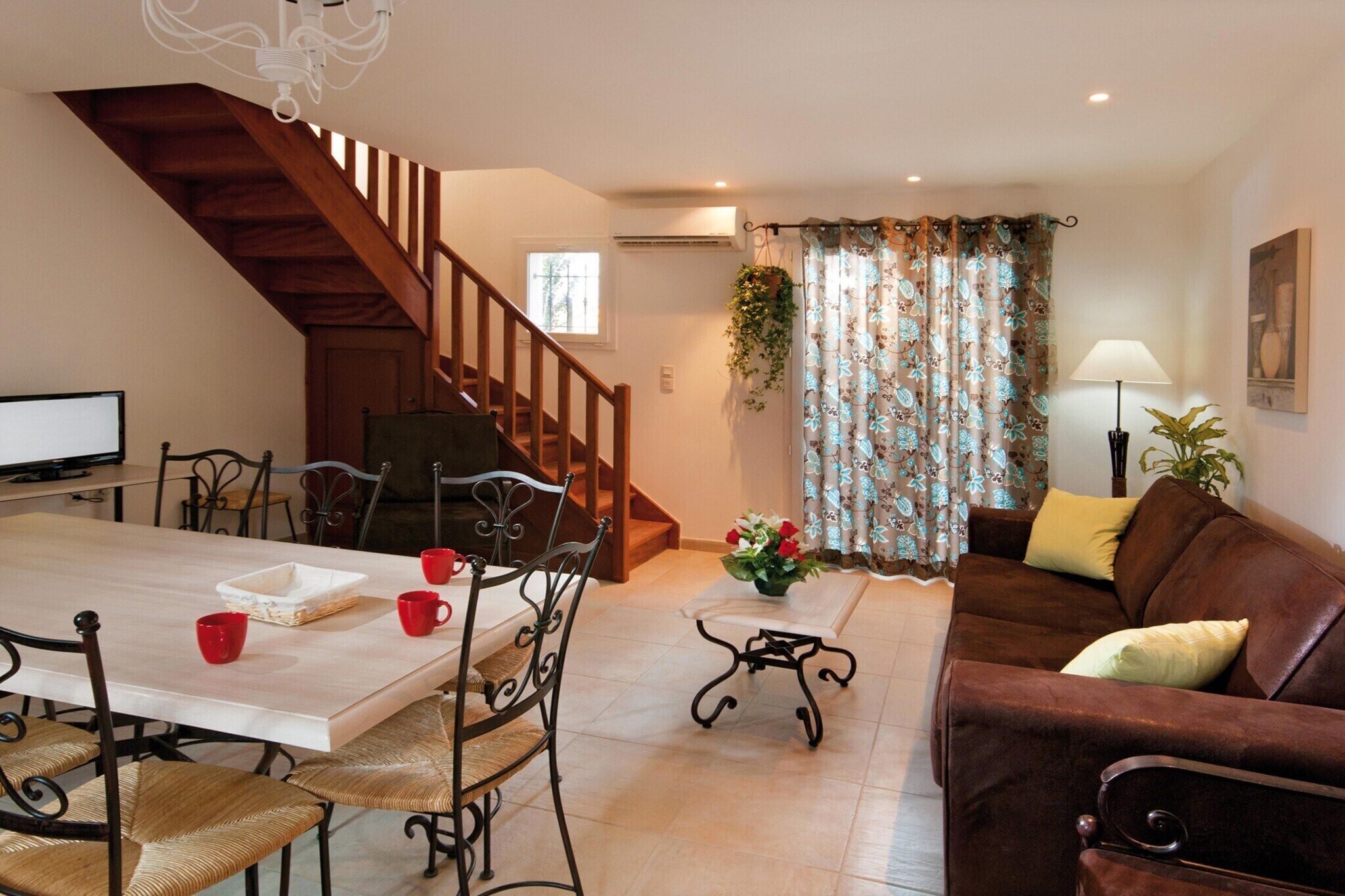 Luberon Provençal Cottage For 6 - L'Isle-sur-la-Sorgue