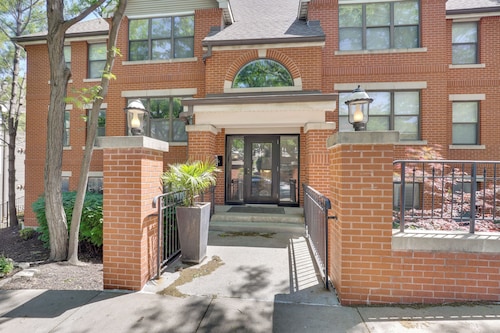 Walkable Pet-Friendly Monthly Stay in Quality Hill