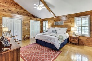 Room - Game Room, Dock & More! Panoramic Lakefront Oasis (Six Mile)